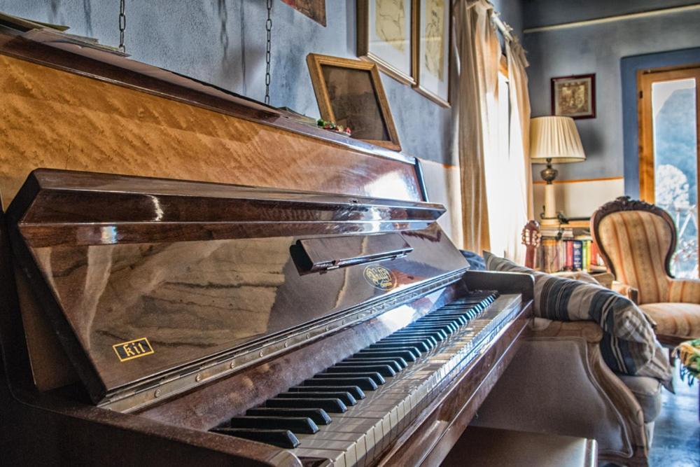 Viandanti, Artisti E Sognatori Bed & Breakfast Comano  Екстериор снимка