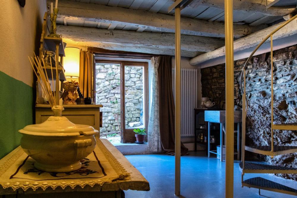 Viandanti, Artisti E Sognatori Bed & Breakfast Comano  Екстериор снимка