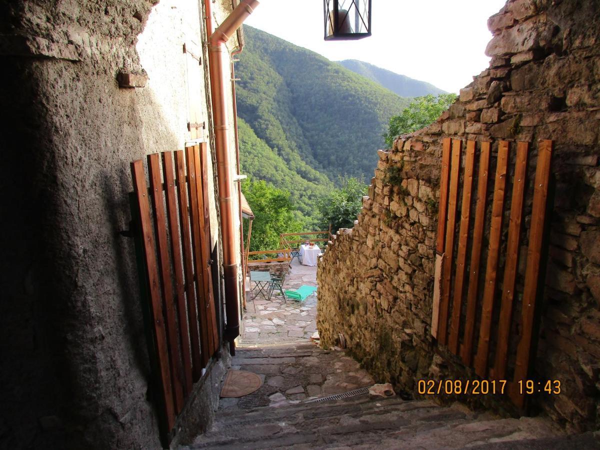 Viandanti, Artisti E Sognatori Bed & Breakfast Comano  Екстериор снимка